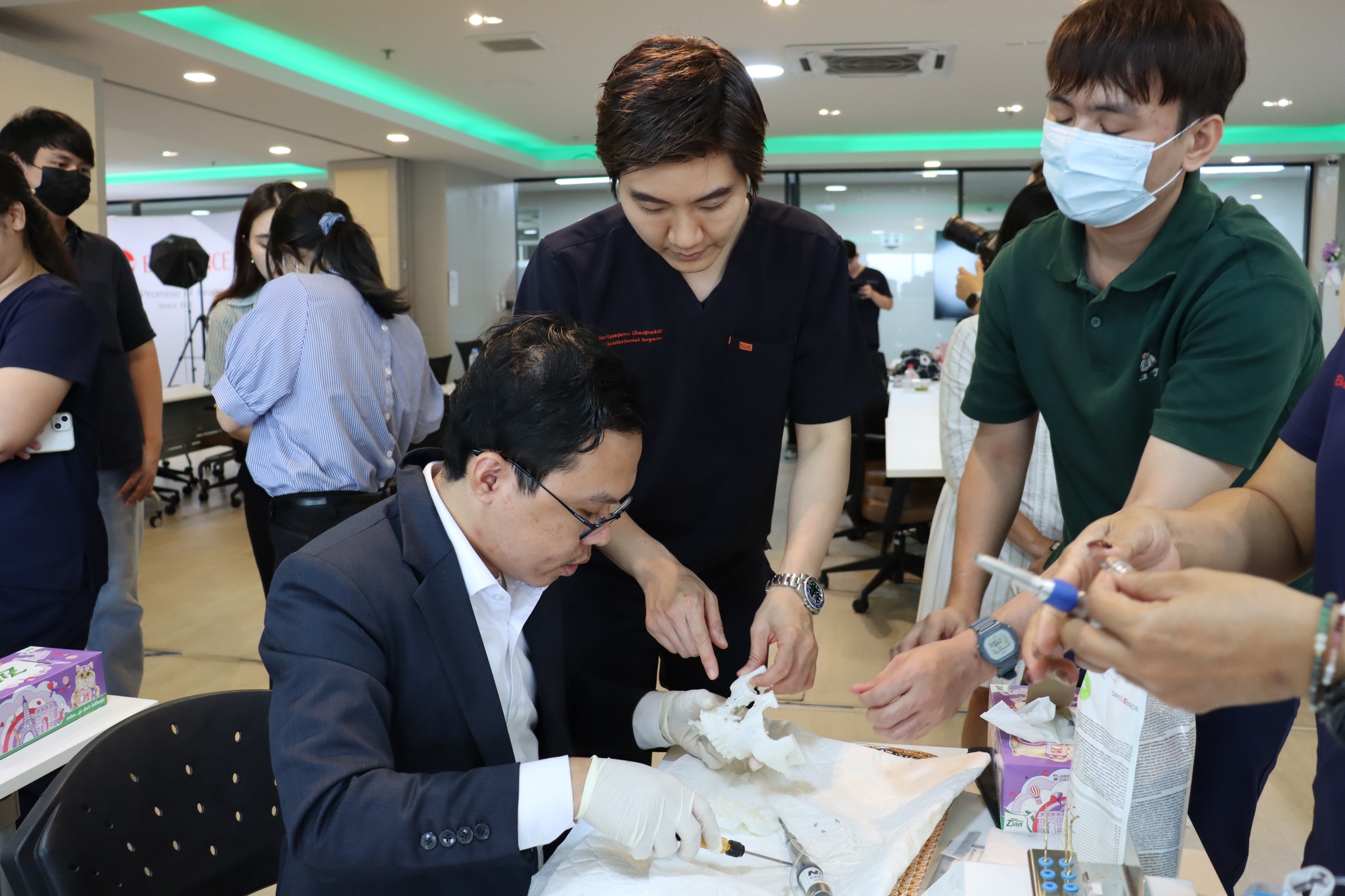 Eminence ร่วมกับ ม.ธรรมศาสตร์ จัดสัมมนาเทคนิคผ่าตัดขากรรไกร 