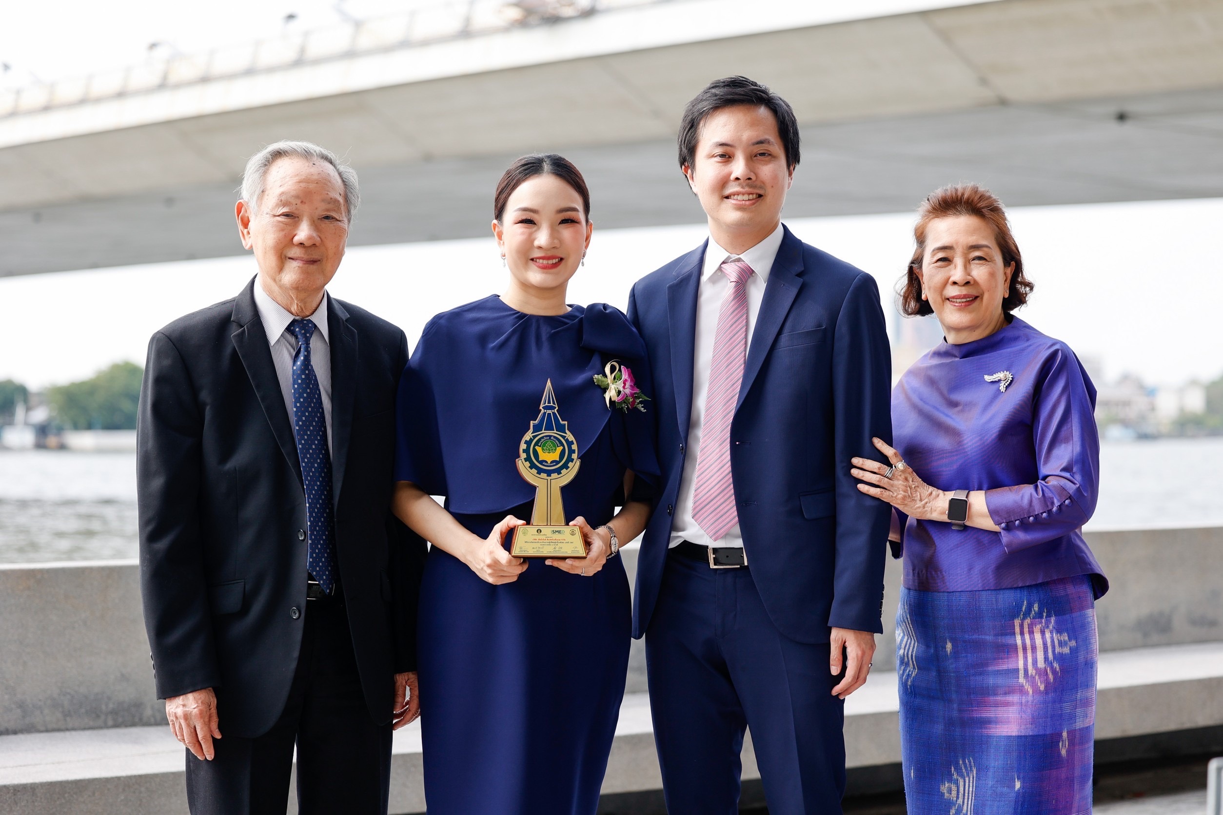 รางวัลแห่งความภูมิใจ “เอ็มมีเน้นซ์” คว้ารางวัลชนะเลิศธรรมาภิบาลดีเด่น ด้านการปฏิบัติต่อผู้บริโภค ประจำปี 2567