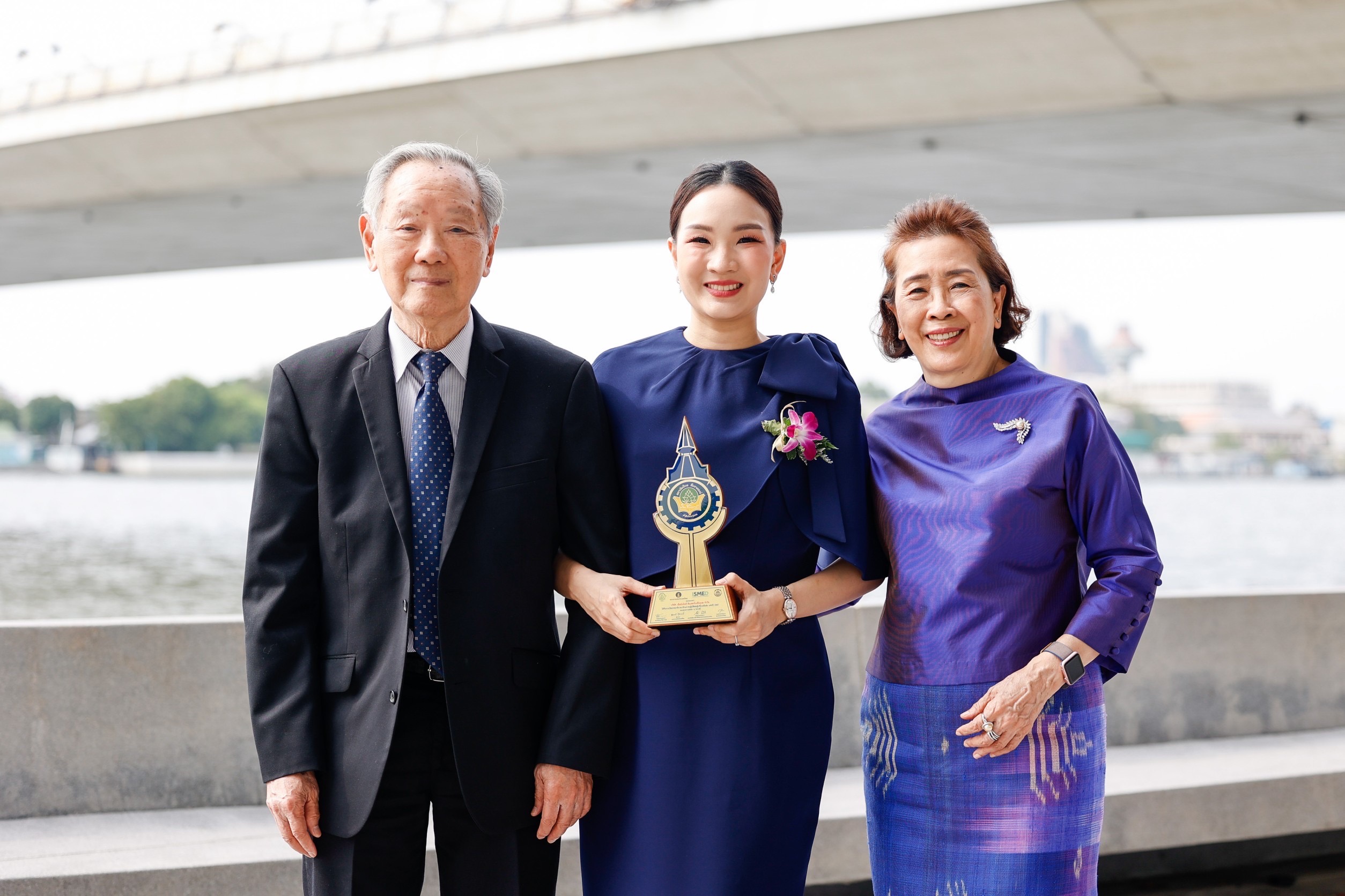รางวัลแห่งความภูมิใจ “เอ็มมีเน้นซ์” คว้ารางวัลชนะเลิศธรรมาภิบาลดีเด่น ด้านการปฏิบัติต่อผู้บริโภค ประจำปี 2567